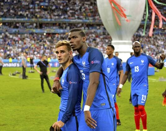 10.07.2016, Fussball EM-2016 Frankreich, Finale, Portugal - Frankreich, im Stade de France in Paris. Niederlage im Endspiel, v.li: Antoine GRIEZMAN (Frankreich) und Paul POGBA (Frankreich) fassungslos und enttäuscht. 
