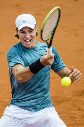 160712 Carl Söderlund, Sverige under tennismatchen under dag 3 Swedish Open 12 juli 2016 i Bastad.  Copyright: MathildaxAhlberg BB160712MA033