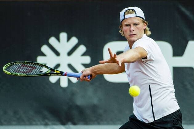 160712 Fred Simonsson, Sverige under tennismatchen under dag 3 Swedish Open 12 juli 2016 i Bastad.  Copyright: MathildaxAhlberg BB160712MA038