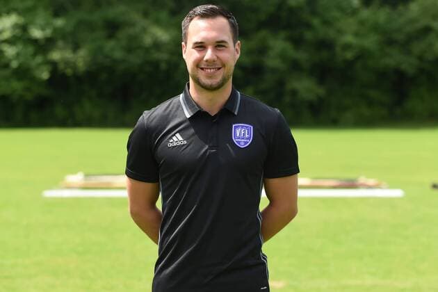 Fußball 3. Liga, Porträttermin 2016 2017 VfL Osnabrück am 12.07.2016 in der Sportpark Illoshöhe in Osnabrück Physiotherapeut Lennart Bartling (Osnabrueck) mt