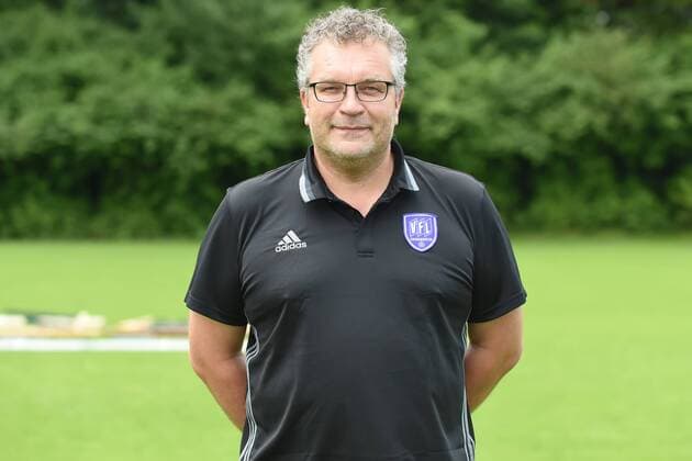 Fußball 3. Liga, Porträttermin 2016 2017 VfL Osnabrück am 12.07.2016 in der Sportpark Illoshöhe in Osnabrück Mannschaftsarzt Dr. Thomas Herzig (Osnabrueck) mt