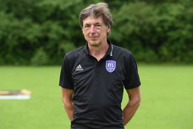 Fußball 3. Liga, Porträttermin 2016 2017 VfL Osnabrück am 12.07.2016 in der Sportpark Illoshöhe in Osnabrück Physiotherapeut Günter Günter Schröder Schroeder (Osnabrueck) mt