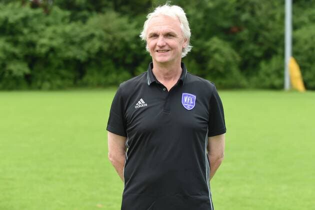 Fußball 3. Liga, Porträttermin 2016 2017 VfL Osnabrück am 12.07.2016 in der Sportpark Illoshöhe in Osnabrück Psychologe Manfred Glüsenkamp Gluesenkamp (Osnabrueck) mt