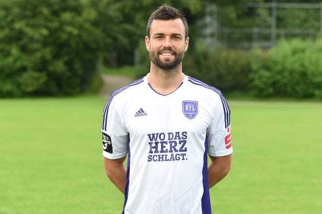 Fußball 3. Liga, Porträttermin 2016 2017 VfL Osnabrück am 12.07.2016 in der Sportpark Illoshöhe in Osnabrück Bastian Schulz (Osnabrueck) mt