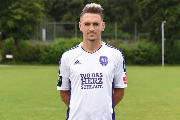 Fußball 3. Liga, Porträttermin 2016 2017 VfL Osnabrück am 12.07.2016 in der Sportpark Illoshöhe in Osnabrück Robert Kristo (Osnabrueck) mt