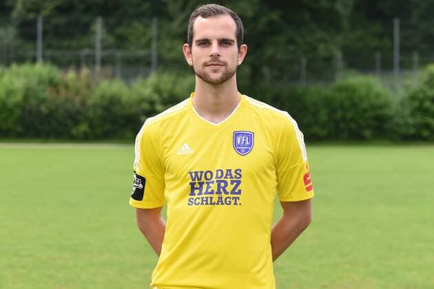 Fußball 3. Liga, Porträttermin 2016 2017 VfL Osnabrück am 12.07.2016 in der Sportpark Illoshöhe in Osnabrück Torwart Marius Gersbeck (Osnabrueck) mt