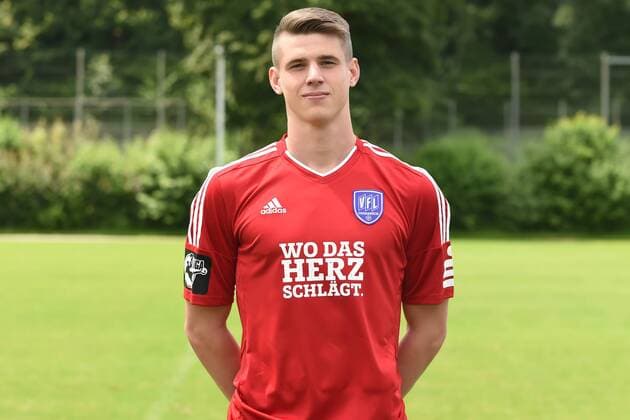 Fußball 3. Liga, Porträttermin 2016 2017 VfL Osnabrück am 12.07.2016 in der Sportpark Illoshöhe in Osnabrück Torwart Leon Tigges (Osnabrueck) mt