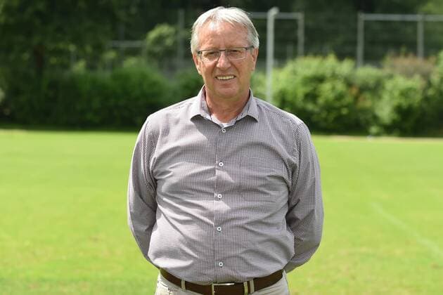 Fußball 3. Liga, Porträttermin 2016 2017 VfL Osnabrück am 12.07.2016 in der Sportpark Illoshöhe in Osnabrück Sportkoordinator Lothar Gans (Osnabrueck) mt