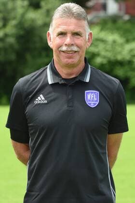 Fußball 3. Liga, Porträttermin 2016 2017 VfL Osnabrück am 12.07.2016 in der Sportpark Illoshöhe in Osnabrück Torwarttrainer Rolf Meyer (Osnabrueck) mt