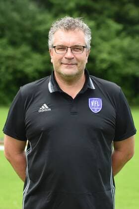 Fußball 3. Liga, Porträttermin 2016 2017 VfL Osnabrück am 12.07.2016 in der Sportpark Illoshöhe in Osnabrück Mannschaftsarzt Dr. Thomas Herzig (Osnabrueck) mt