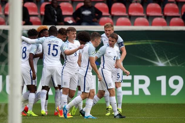 Jubel der Englaender nach dem 0:1, Frankreich vs England, U-19-Fussball-Europameisterschaft 2016 , Fussball, 12.07.2016, Heidenheim Copyright: Langer Eibner-Pressefoto EP_HLR