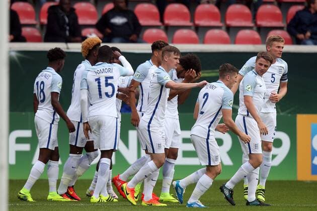 Jubel der Englaender nach dem 0:1, Frankreich vs England, U-19-Fussball-Europameisterschaft 2016 , Fussball, 12.07.2016, Heidenheim Copyright: Langer Eibner-Pressefoto EP_HLR