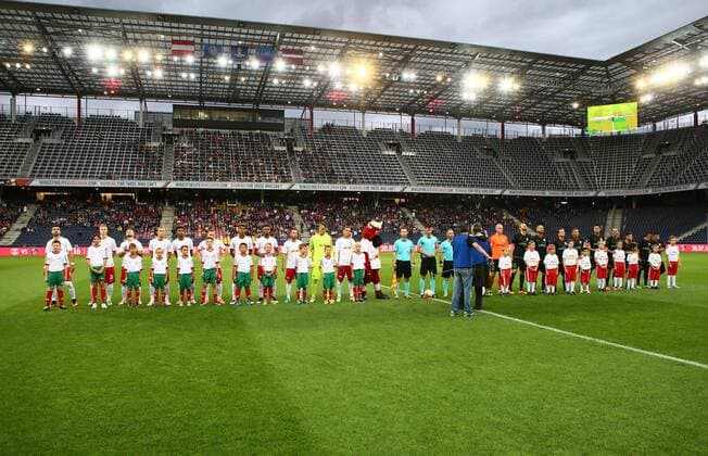 SOCCER - CL quali, RBS vs Liepaja SALZBURG,AUSTRIA,12.JUL.16 - SOCCER - UEFA Champions League, qualification, Red Bull Salzburg vs FK Liepaja. Image shows both teams. GEPAxpictures xFelixxRoittner