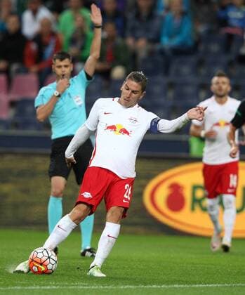 SOCCER - CL quali, RBS vs Liepaja SALZBURG,AUSTRIA,12.JUL.16 - SOCCER - UEFA Champions League, qualification, Red Bull Salzburg vs FK Liepaja. Image shows Jonatan Soriano Casas (RBS) and referee Enea Jorgji. GEPAxpictures xHaraldxSteiner