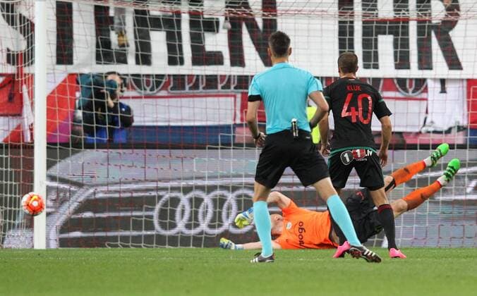 SOCCER - CL quali, RBS vs Liepaja SALZBURG,AUSTRIA,12.JUL.16 - SOCCER - UEFA Champions League, qualification, Red Bull Salzburg vs FK Liepaja. Image shows Pavels Dorosevs and Dino Kluk (Liepaja). GEPAxpictures xHaraldxSteiner