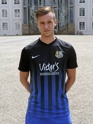 Mannschaftsshooting beim 1. FC Saarbrücken auf dem Schlossplatz in Saarbrücken am Mittwoch (13.07.2016). Im Bild: Sebastian Brenner.