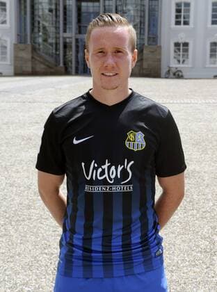 Mannschaftsshooting beim 1. FC Saarbrücken auf dem Schlossplatz in Saarbrücken am Mittwoch (13.07.2016). Im Bild: Markus Mendler.