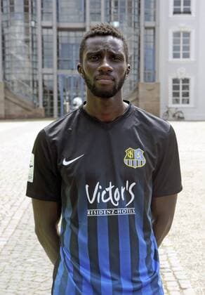 Mannschaftsshooting beim 1. FC Saarbrücken auf dem Schlossplatz in Saarbrücken am Mittwoch (13.07.2016). Im Bild: Alexandre Mendy.
