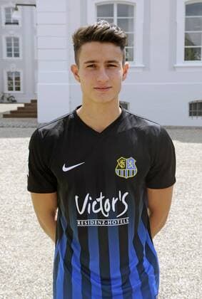 Mannschaftsshooting beim 1. FC Saarbrücken auf dem Schlossplatz in Saarbrücken am Mittwoch (13.07.2016). Im Bild: Marco Meyerhöfer.