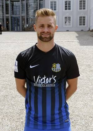 Mannschaftsshooting beim 1. FC Saarbrücken auf dem Schlossplatz in Saarbrücken am Mittwoch (13.07.2016). Im Bild: Marwin Studtrucker.