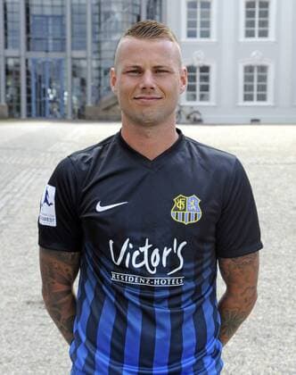 Mannschaftsshooting beim 1. FC Saarbrücken auf dem Schlossplatz in Saarbrücken am Mittwoch (13.07.2016). Im Bild: Dennis Wegner.