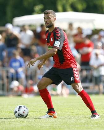 SC March - SC Freiburg Manuel GULDE, SCF am Ball, Freisteller, Einzelbild, Aktion hoch, Fußball 1. BL Saison 2016 2017, Vorbereitung, Testspiel