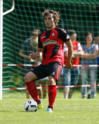 SC March - SC Freiburg Caglar SOEYUENCUE (SÖYÜNCÜ), SCF am Ball, Freisteller, Einzelbild, Aktion hoch, Fußball 1. BL Saison 2016 2017, Vorbereitung, Testspiel