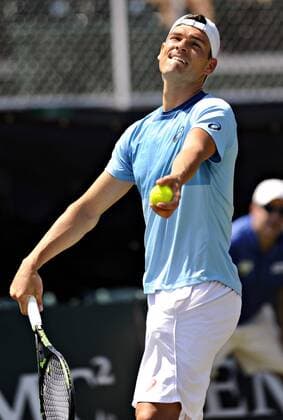 July 13, 2016:Frank Dancevic (CAN) prepares to hit a serve in his round of 16 match vs. Ivo Karlovic (CRO) at the 2016 Hall of Fame Championships held at the Casino at Newport, R.I. This ATP Tennis Herren match was won by Karlovic 3-6,7-6 (7-5), 6-4. Tennis 2016: Hall of Fame Championships JUL, 16 - ZUMAc04_