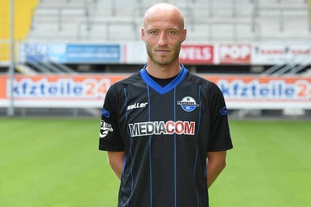 Fußball 3. Liga, Porträttermin 2016 2017 SC Paderborn 07 am 13.07.2016 in der Benteler-Arena in Paderborn Tim Sebastian (Paderborn) mt