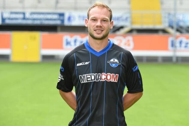 Fußball 3. Liga, Porträttermin 2016 2017 SC Paderborn 07 am 13.07.2016 in der Benteler-Arena in Paderborn Felix Herzenbruch (Paderborn) mt