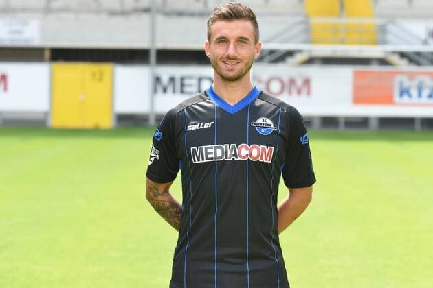 Fußball 3. Liga, Porträttermin 2016 2017 SC Paderborn 07 am 13.07.2016 in der Benteler-Arena in Paderborn Robin Krauße Krausse (Paderborn) mt