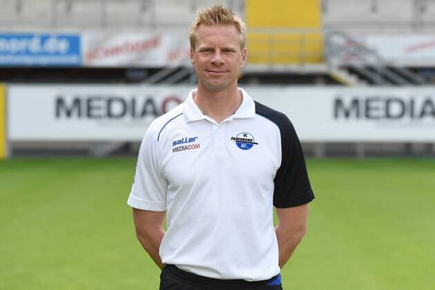 Fußball 3. Liga, Porträttermin 2016 2017 SC Paderborn 07 am 13.07.2016 in der Benteler-Arena in Paderborn Co-Trainer Markus Feldhoff (Paderborn) mt