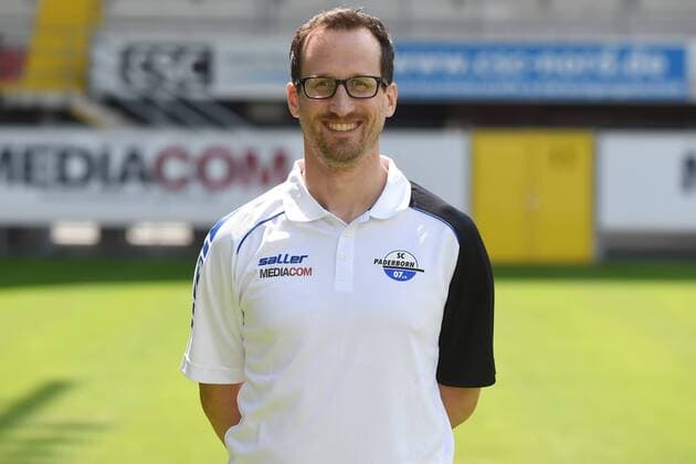 Fußball 3. Liga, Porträttermin 2016 2017 SC Paderborn 07 am 13.07.2016 in der Benteler-Arena in Paderborn Physiotherapeut Jörg Joerg Liebeck (Paderborn) mt