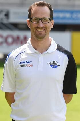Fußball 3. Liga, Porträttermin 2016 2017 SC Paderborn 07 am 13.07.2016 in der Benteler-Arena in Paderborn Physiotherapeut Jörg Joerg Liebeck (Paderborn) mt