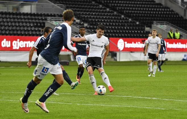 Fußball CL League Quali, Rosenborg Trondheim - IFK Göteborg Pal Andre Helland skyter og scorer 2-0 for Rosenborg 