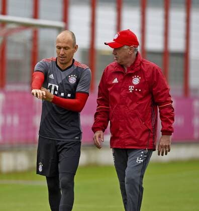 14.07.2016, Fussball 1. Liga 2016 2017, FC Bayern München, Training an der Säbenerstrasse, v.li: Arjen Robben (FC Bayern München), Trainer Carlo Ancelotti (FC Bayern München). 