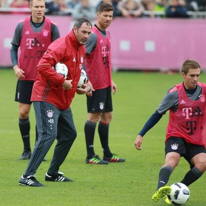 Co-Trainer Paul Clement, Philipp Lahm (re.), Holger Badstuber und Xabi Alonso (li.) Fussball 1.BL FC Bayern München 14.07.2016 Training