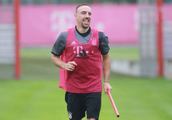 Franck Ribery gut gelaunt Fussball 1.BL FC Bayern München 14.07.2016 Training