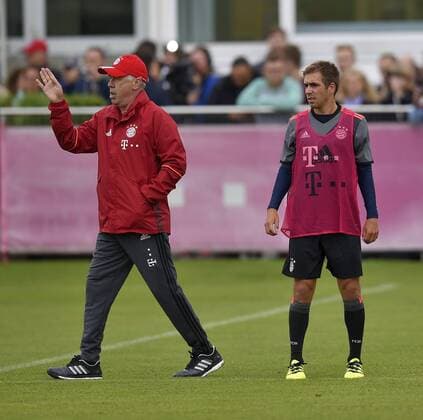 11.07.2016, Fussball 1. Liga 2016 2017, FC Bayern München, Trainingsauftakt an der Säbenerstrasse, v.l. Trainer Carlo Ancelotti (FC Bayern München) und Philipp Lahm (FC Bayern München) 