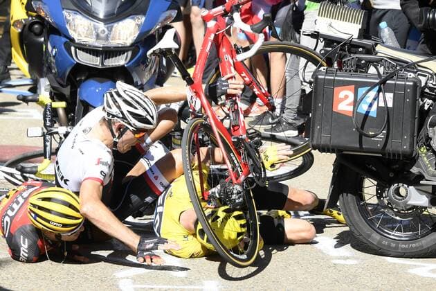 Australian Richie Porte of BMC Racing Team, Dutch Bauke Mollema of Trek-Segafredo and British Chris Froome of Team Sky pictured during a crash on the twelfth stage of the 103rd edition of the Tour de France cycling race, 162,5 km from Montpellier to Mont Ventoux, France, on Thursday 14 July 2016. This year s Tour de France takes place from July 2nd to July 24th. POOLxBERNARDxPAPON  x04891621x