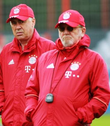 Trainer Carlo Ancelotti, Fitnesstrainer Giovanni Mauri (re.) Fussball 1.BL FC Bayern München 14.07.2016 Training