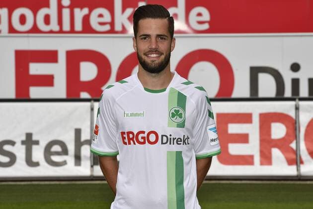 14.07.2016 - SpVgg Greuther Fürth Fuerth - 2. Fußball Bundesliga BL - Saison 2016 2017 - Fototermin Porträttermin - - Niko Gießelmann (7, SpVgg Greuther Fürth ) - Einzelbild Einzelfoto Portrait Porträt Kopfbild