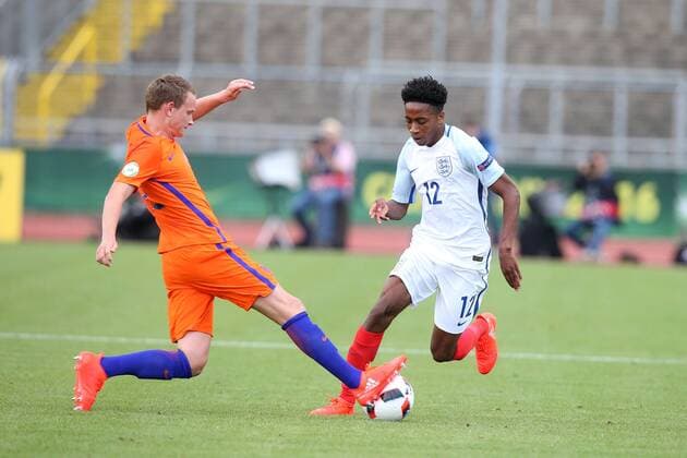 Julian Lelieveld ( Niederlande ) Kyle Walker-Peters ( England ), Niederlande vs England, U-19-Fussball-Europameisterschaft 2016 , Fussball, 15.07.2016, Ulm Copyright: Langerx xEibner-Pressefoto EP_HLR