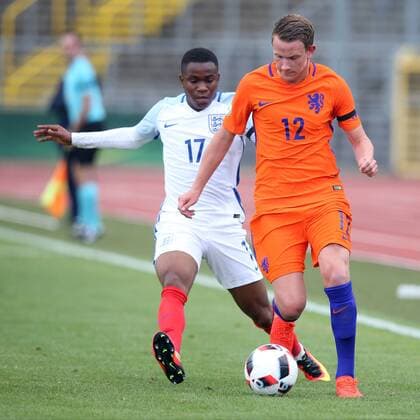 Ademola Lookman ( England ) Julian Lelieveld ( Niederlande ), Niederlande vs England, U-19-Fussball-Europameisterschaft 2016 , Fussball, 15.07.2016, Ulm Copyright: Langerx xEibner-Pressefoto EP_HLR