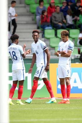 Ainsley Maitland-Niles ( England ) Reece Oxford ( England ) Dominic Solanke ( England ) nach dem 1:1, Niederlande vs England, U-19-Fussball-Europameisterschaft 2016 , Fussball, 15.07.2016, Ulm Copyright: Langerx xEibner-Pressefoto EP_HLR