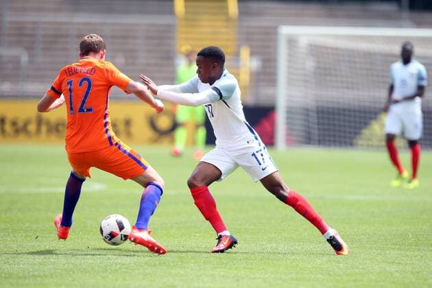 Julian Lelieveld ( Niederlande ) Ademola Lookman ( England ), Niederlande vs England, U-19-Fussball-Europameisterschaft 2016 , Fussball, 15.07.2016, Ulm Copyright: Langer Eibner-Pressefoto EP_HLR