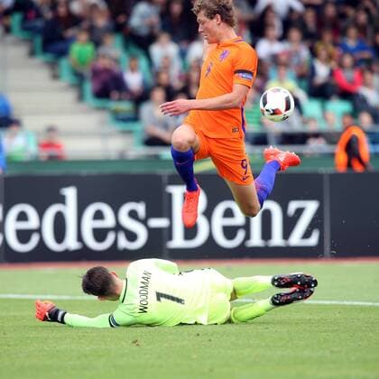 Freddie Woodman ( England ) Sam Lammers ( Niederlande ), Niederlande vs England, U-19-Fussball-Europameisterschaft 2016 , Fussball, 15.07.2016, Ulm Copyright: Langer Eibner-Pressefoto EP_HLR