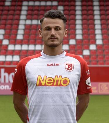 Porträttermin 2016 2017, GER, Deutschland, Continental Arena, Regensburg, 3.Liga, Liga 3, Herren, Fußball, Fussball, Saison 2016 2017, SSV Jahn Regensburg, SSV Jahn 2000, Portrait, Porträt, Vorstellung, Präsentation, Pressetermin, Einzelbild, HARIS HYSENI