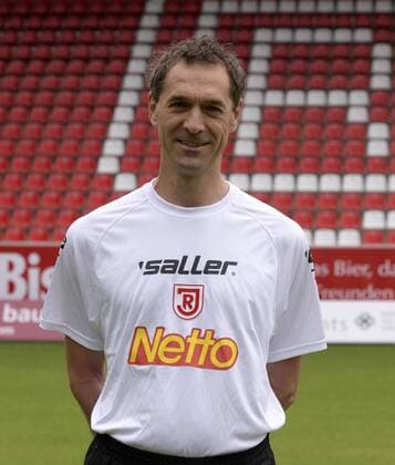 Porträttermin 2016 2017, GER, Deutschland, Continental Arena, Regensburg, 3.Liga, Liga 3, Herren, Fußball, Fussball, Saison 2016 2017, SSV Jahn Regensburg, SSV Jahn 2000, Portrait, Porträt, Vorstellung, Präsentation, Pressetermin, Einzelbild, DR.ANDREAS HARLASS-NEUKING, Mannschaftsarzt