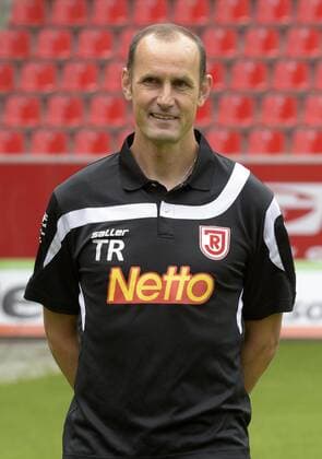 Porträttermin 2016 2017, GER, Deutschland, Continental Arena, Regensburg, 3.Liga, Liga 3, Herren, Fußball, Fussball, Saison 2016 2017, SSV Jahn Regensburg, SSV Jahn 2000, Portrait, Porträt, Vorstellung, Präsentation, Pressetermin, Einzelbild, Trainer, Heiko Herrlich